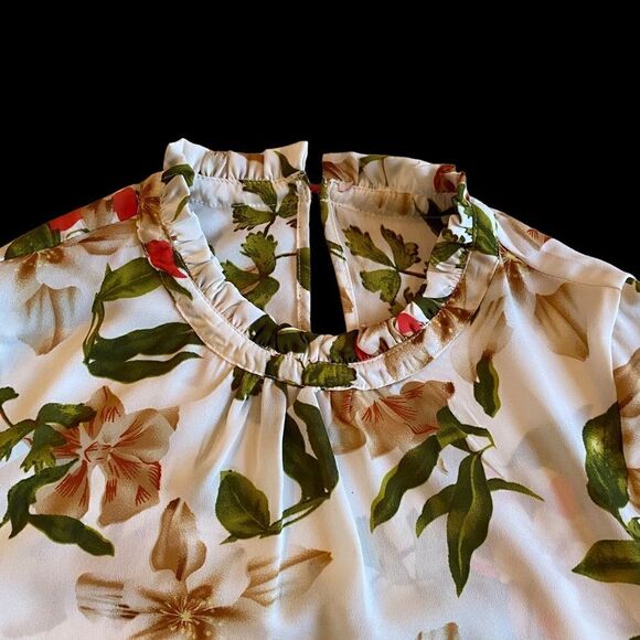 Lightweight Floral Blouse with Pooffy Sleeves - Picture 5 of 7